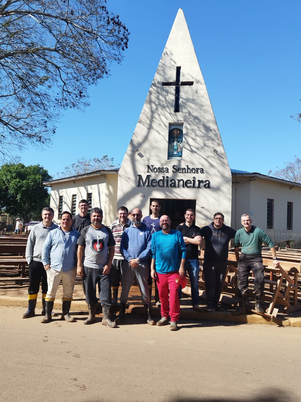 Padres e Leigos iniciam trabalho de limpeza na paróquia de Eldorado do Sul