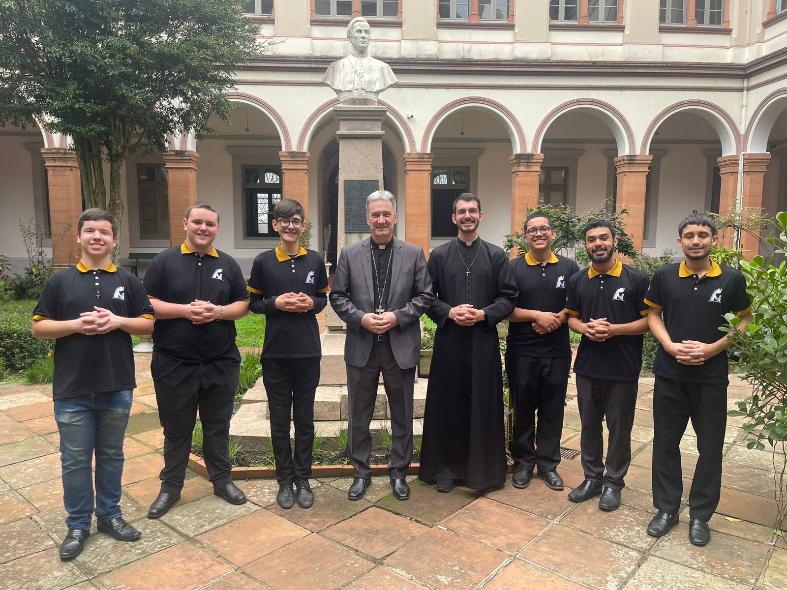 Seminaristas do Ensino Médio visitam a Cúria Metropolitana