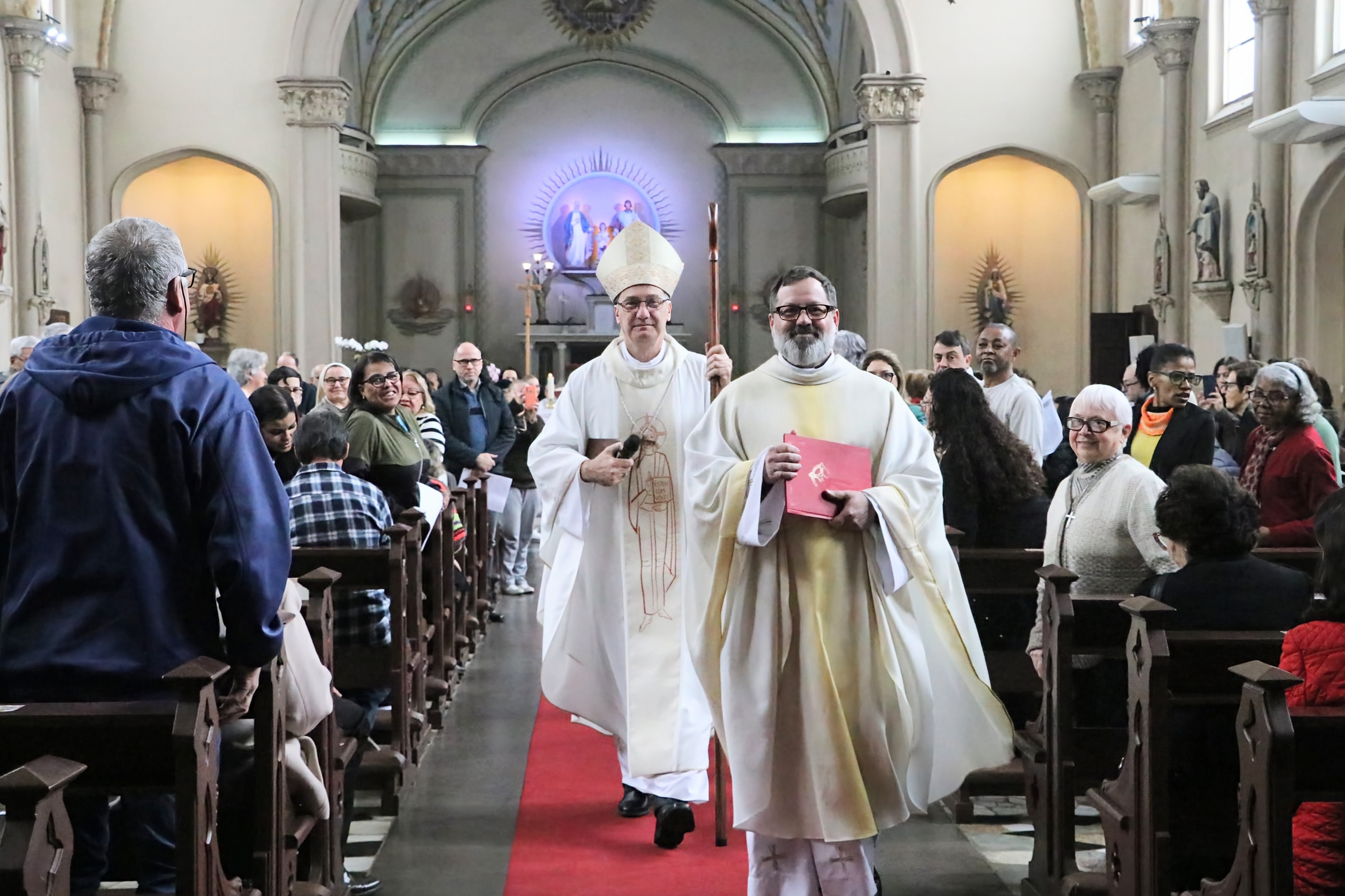 Comunidades da Arquidiocese acolhem seus novos párocos